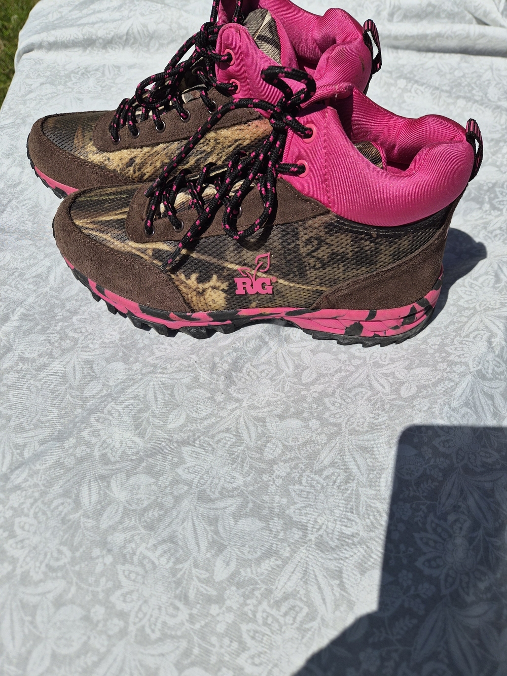Realtree Brown and Pink Lace-Up Trail Boots - Picture 2 of 8